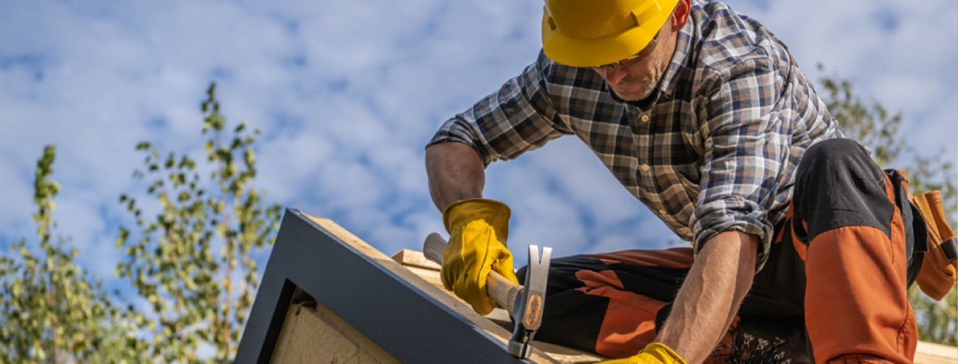Elevare Insurance Agency workers’ compensation header image showing employee in safety gear representing workplace injury protection.